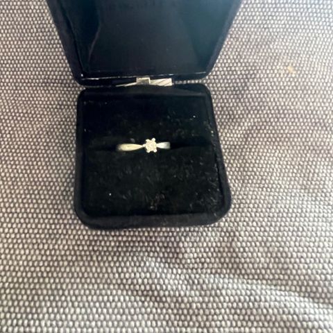 Diamantring forlovelsesring