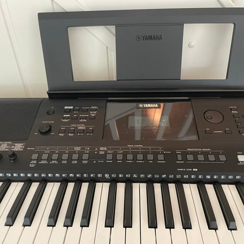 Yamaha PSR E463 Keyboard