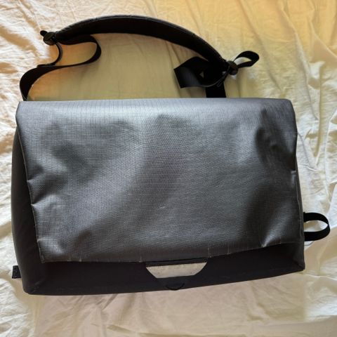 Arcteryx fyr 13 Messenger bag svart