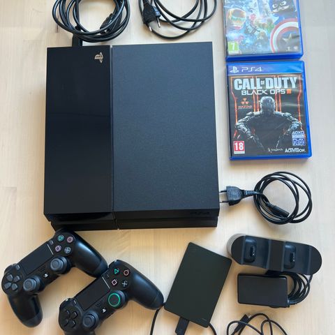 Playstation 4 - 2 kontrollere og ladestasjon ++