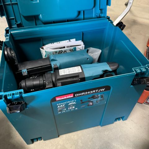 Makita Borhammer DHR 243 RTJW