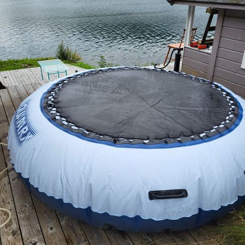 Vanntrampoline til salgs