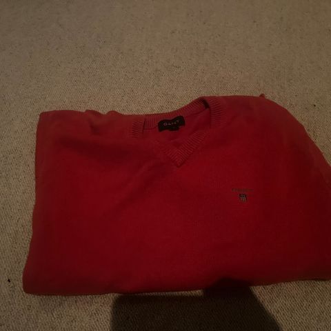 V-neck rød gant genser