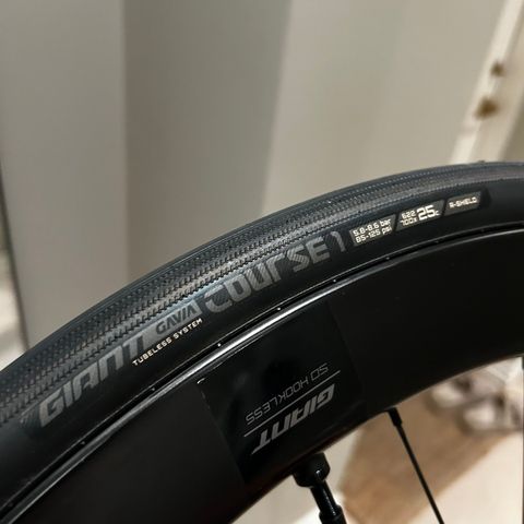 Giant Gavia Course 1 700x25c (25mm) landevei dekk nytt tubeless ready