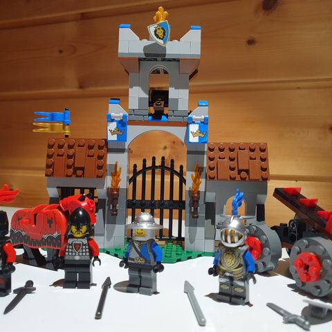 Castle Lego 70402 The Gatehouse Raid