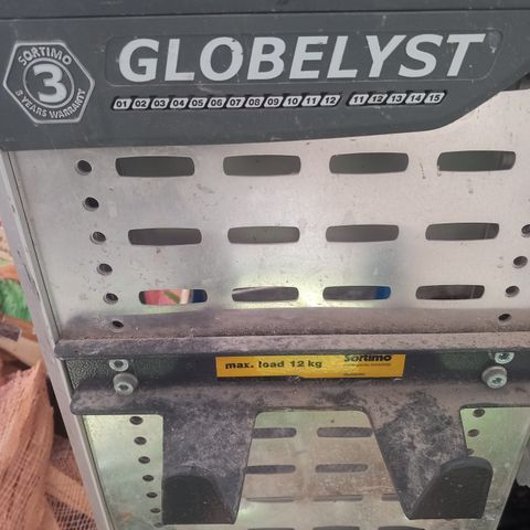 Globelyst hyller til bil