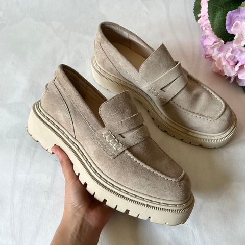 Beige chunky loafers str. 38