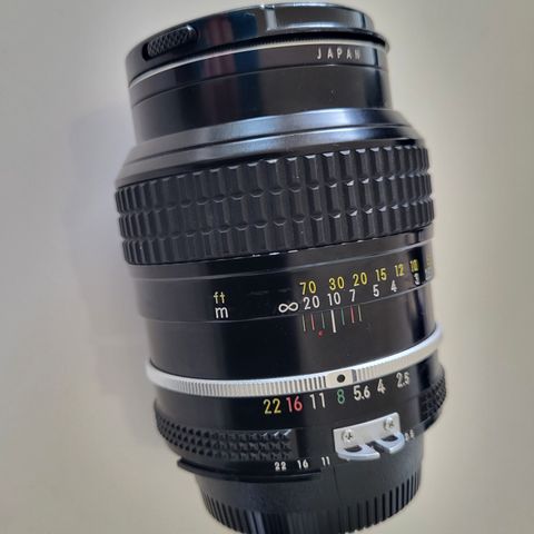 Nikon 105mm f2.5 Nikkor objektiv