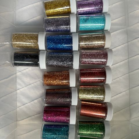 22 Glitters