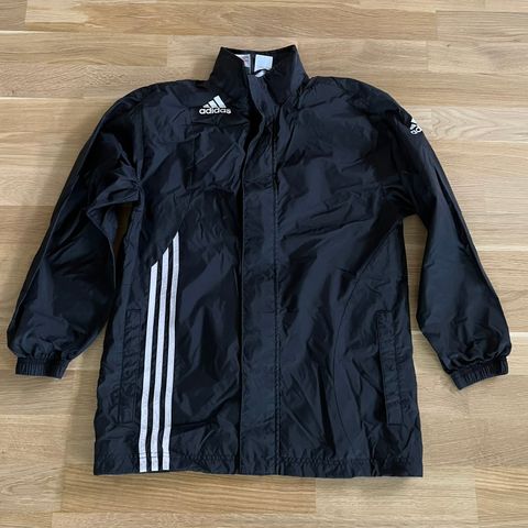 Adidas tynn regnjakke fotball