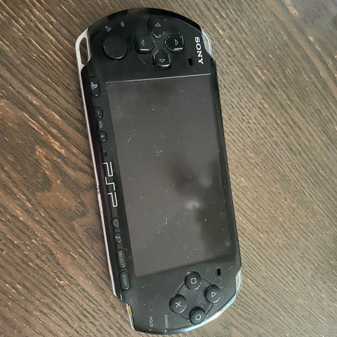 PSP konsoll og 10 spill