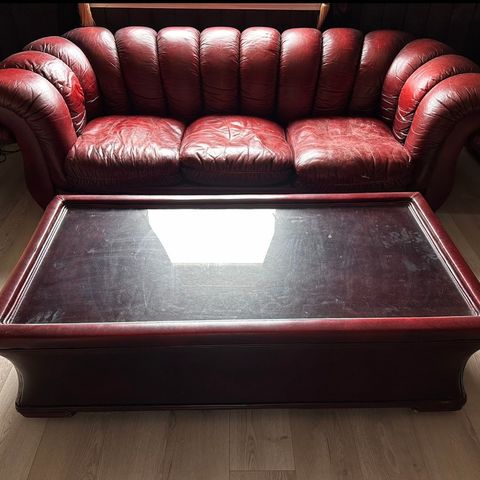 Chesterfield Dellbrook England sofa med bord