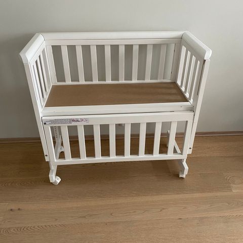 Troll bedside crib