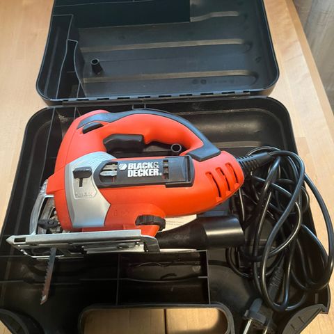 Black & Decker Stikksag selges