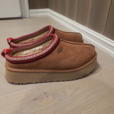 UGG Tazz str 40