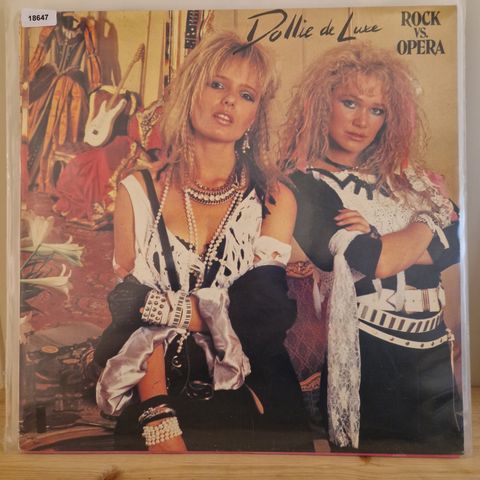 18647 Dollie de Luxe - Rock Vs. Opera - LP