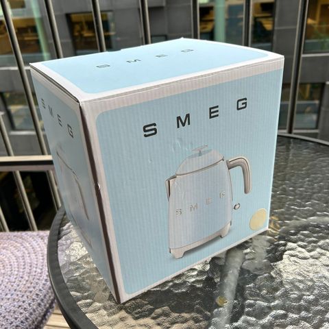 Tom pappeske Smeg