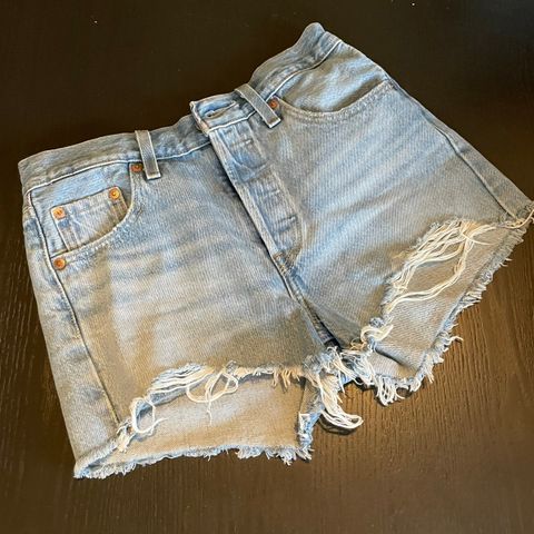 Levis 501 shorts str 25