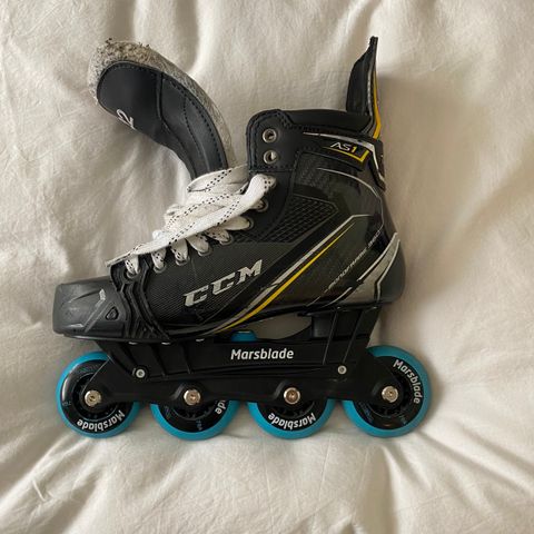 CCM tacks AS1 custom skates with marsblade 01