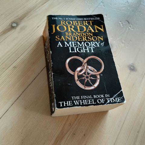 Wheel of Time 14 - A Memory of Light av Robert Jordan og Brandon Sanderson