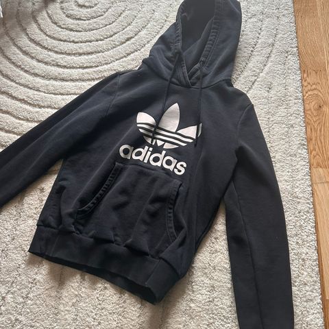 Adidas hettegenser