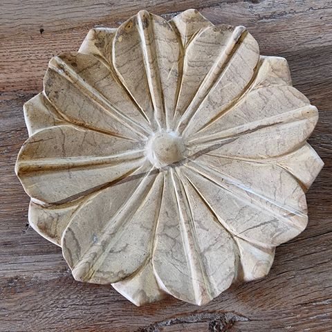 Ubrukt lotus marmor fat 22 cm i diameter