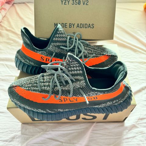 Yeezy Boost 350 V2 Carbon Beluga