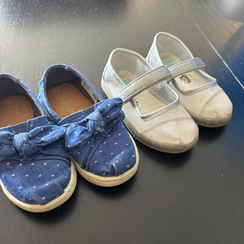 Toms sko 23,5 og 24,5