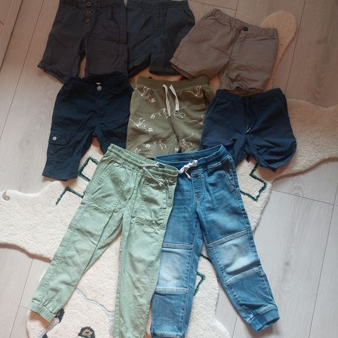 6 shortser og 2 bukser str 110 selges samlet