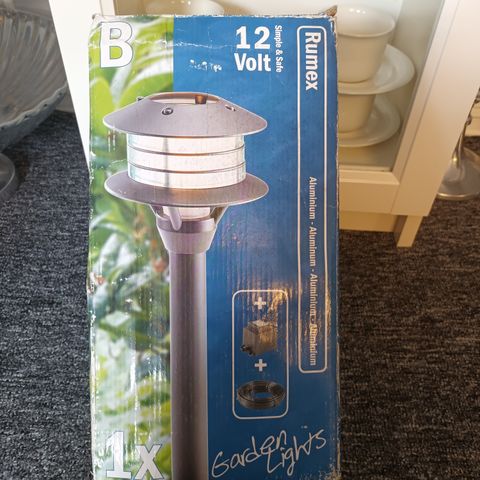 Ubrukt vakker stor garden light selges for rimelig pris !