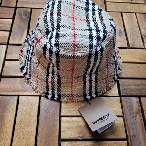 Burberry vintage check bouclé bucket hat