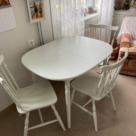 Kjøkkenmøbler bord + 3 stoler Norsk produsent