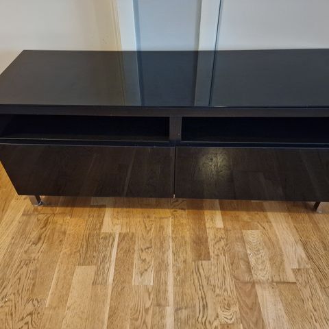 Ikea bestå brunsvart tvbenk med sort glassplate