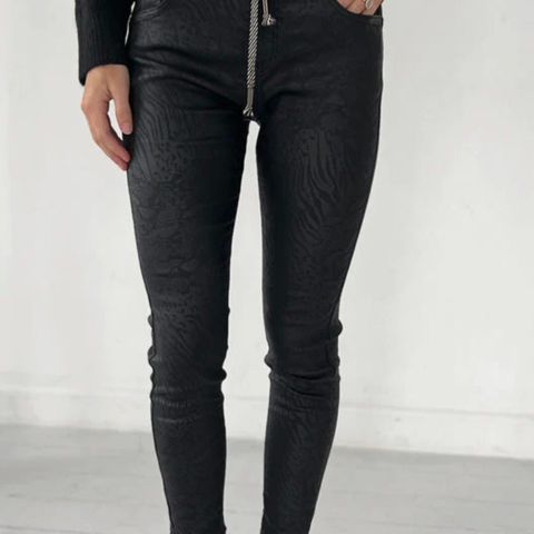 Ny ONADO black pants