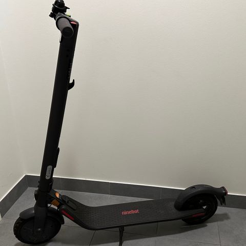 Elsparkesykkel - Ninebot KickScooter E22D