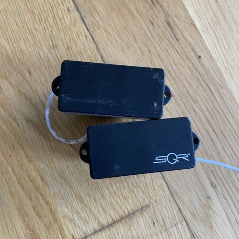 Squier split-coil bass pickup