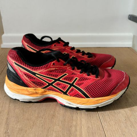 Lett løpesko Asics Gel-Cumulus 18 str 34.5