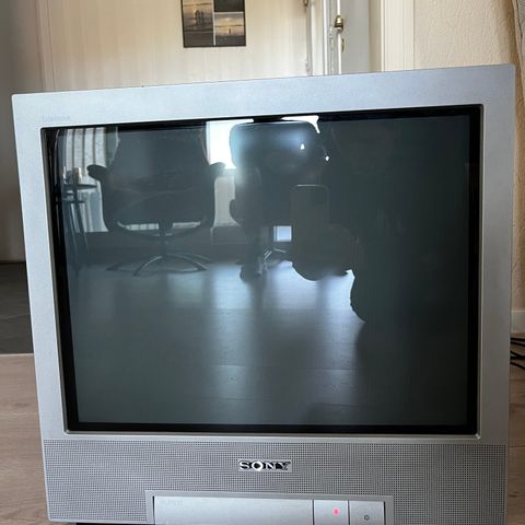 Sony Trinitron tv. GI BUD!