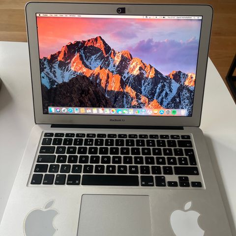 Macbook Air selges BILLIG