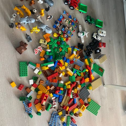 Stor kasse med Lego Duplo