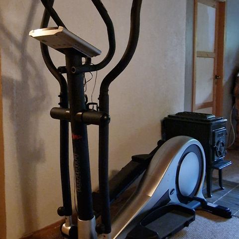 Cross trainer