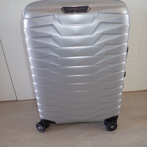 Samsonite Proxis Spinner 55-20/23. (Carry on)  Utvidbar. lite  brukt.