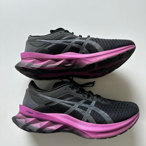 Asics Novablast i str 39,5