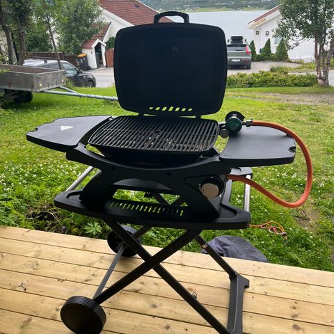 Gassgrill med Grillvogn og Regulatorsett