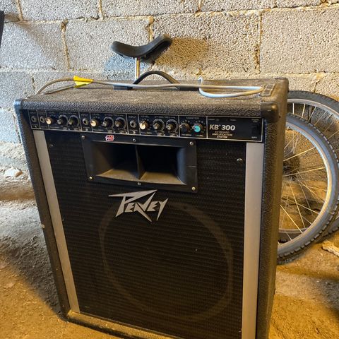 Peavey KB300 BRUKT keyboard og trekkspillforsterker 300 watt