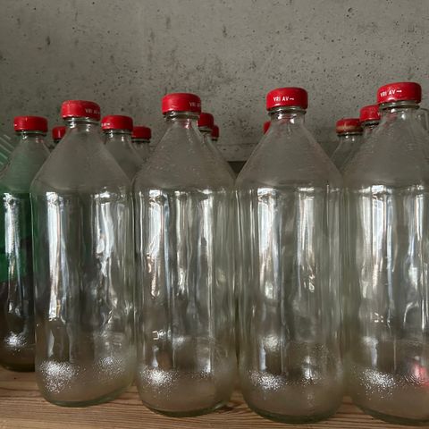 Saftflasker 1,0l selges