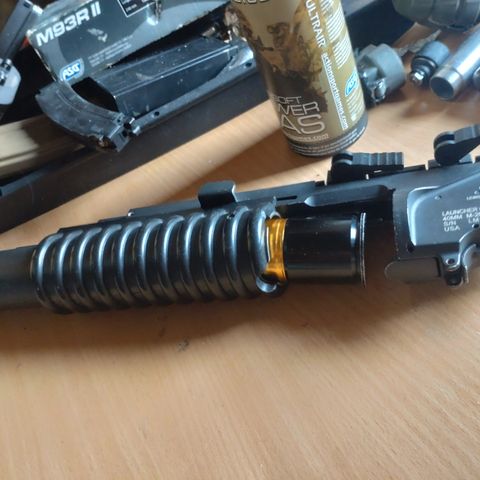 M203 granat kaster med granat/universal feste