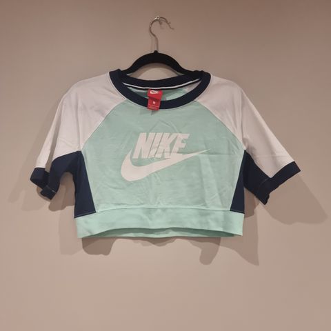 Nike top S aldri brukt, mint farge