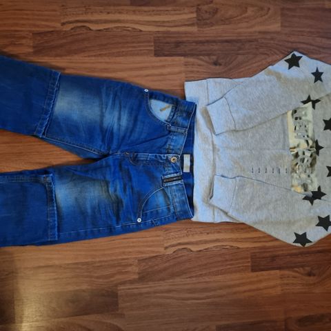 Jeans str 134 og genser str 134