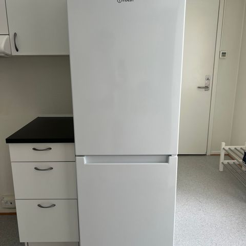 Kjøleskap INDESIT 182 sm